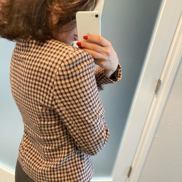 Vintage Houndstooth Wool Blazer with Black Trim – Tailored Chanel-Inspired - Picture 10 of 11